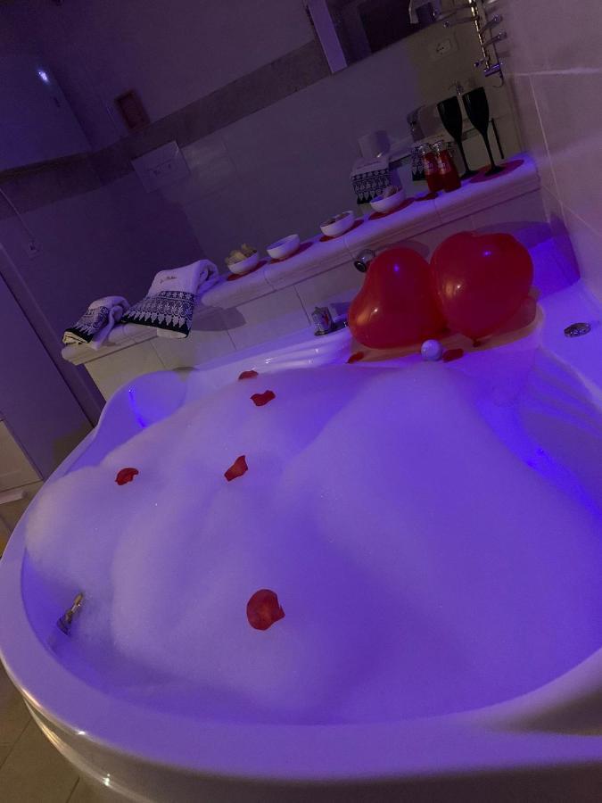 V&M Suite Con Jacuzzi Остуни Екстериор снимка