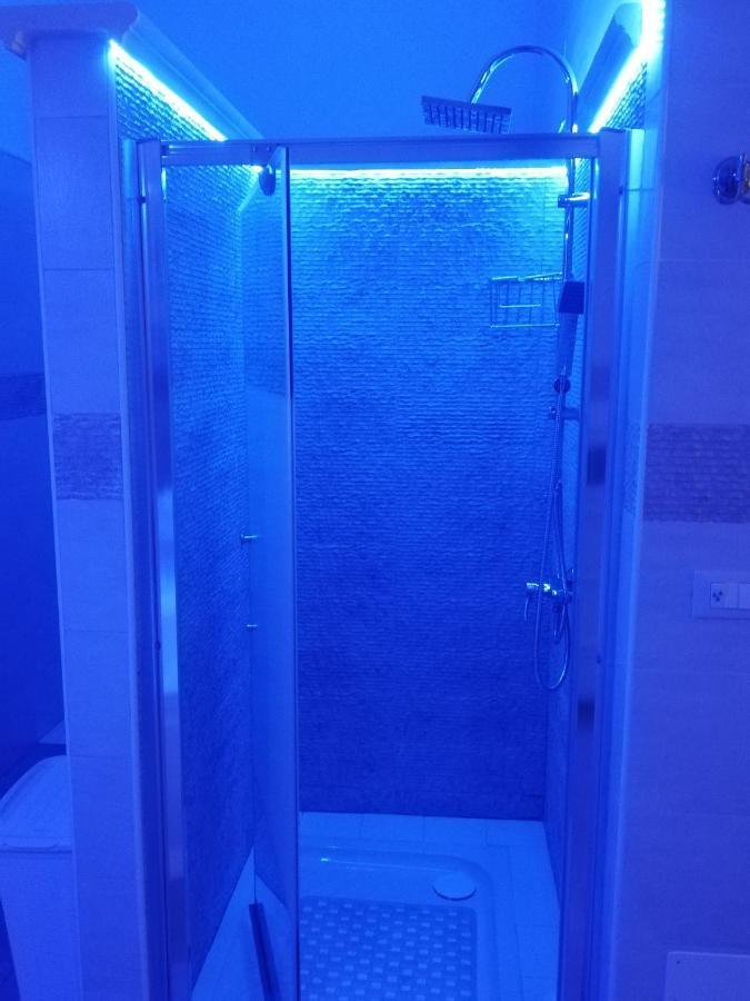 V&M Suite Con Jacuzzi Остуни Екстериор снимка