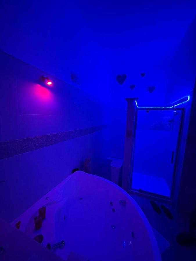 V&M Suite Con Jacuzzi Остуни Екстериор снимка